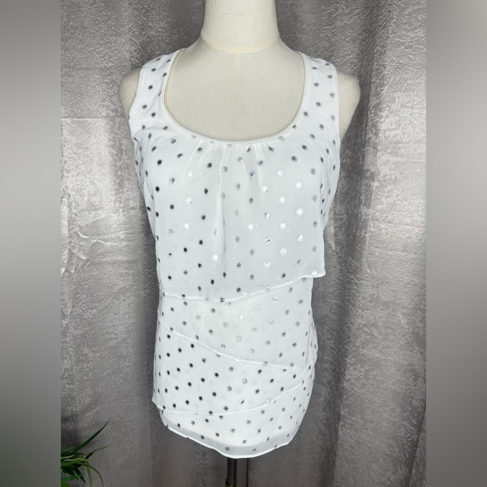 NWT WHBM Retro Foil Dot Woven Tier Shell Sleeveless Blouse in White/Silver Sz XS